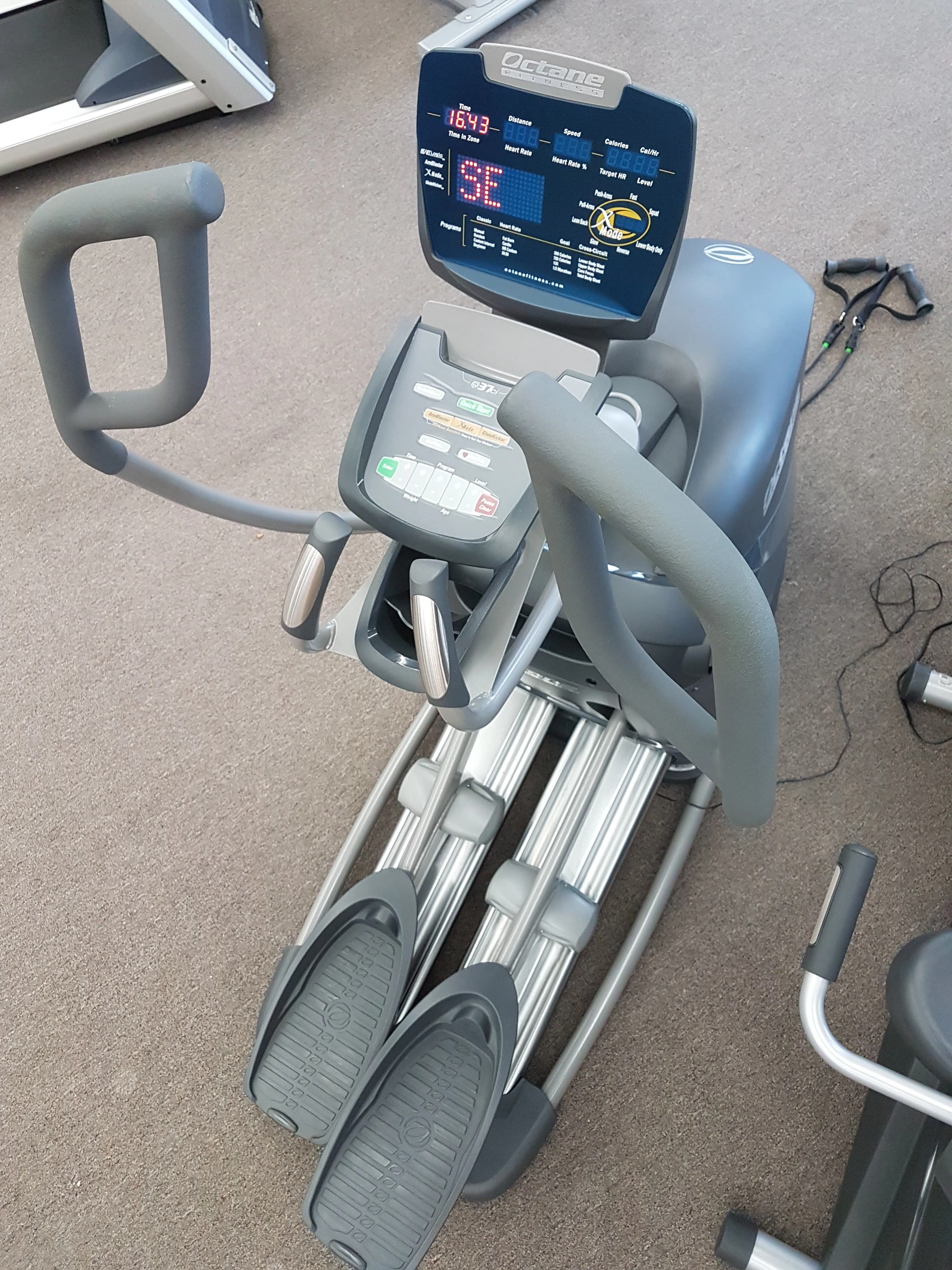 PREOWNED Octane Q37ci Elliptical with Cross circuit bsnds