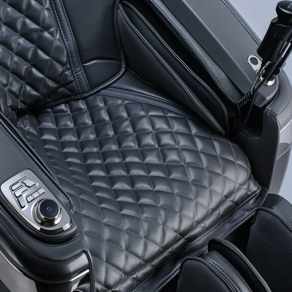 Qi™ XE Pro Massage Chair in Platinum